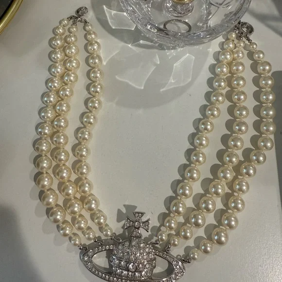 Vivienne Westwood Pearl and Silver Necklace - Picture 2 of 4